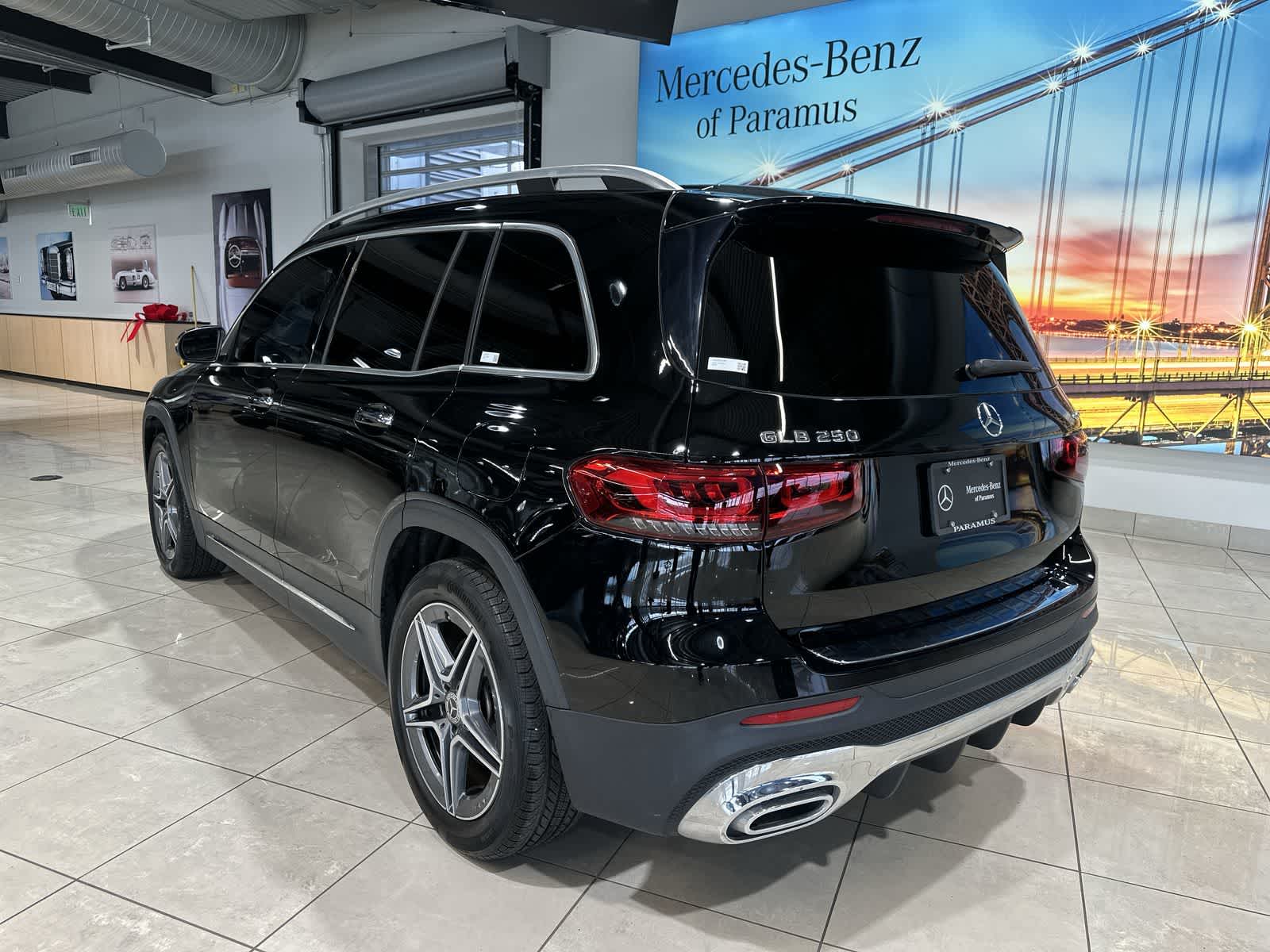 Thumbnail: 2022 Mercedes-Benz GLB - 16