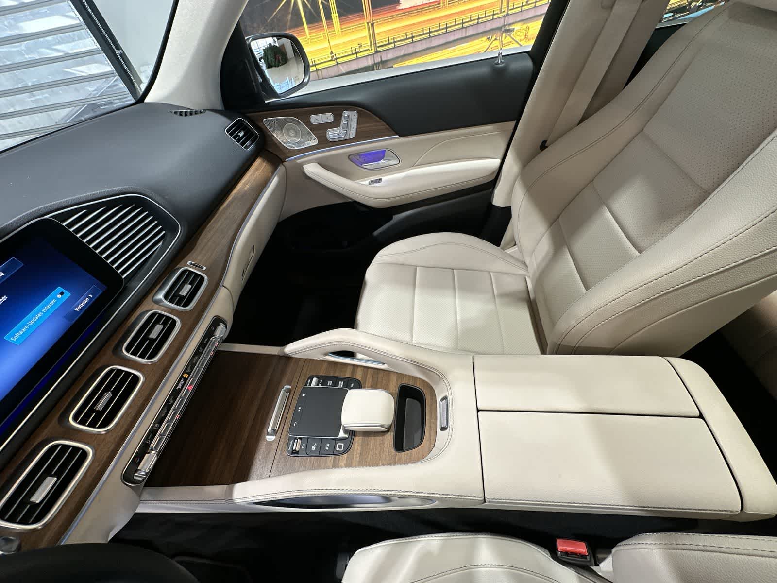 Thumbnail: 2025 Mercedes-Benz GLE - 28