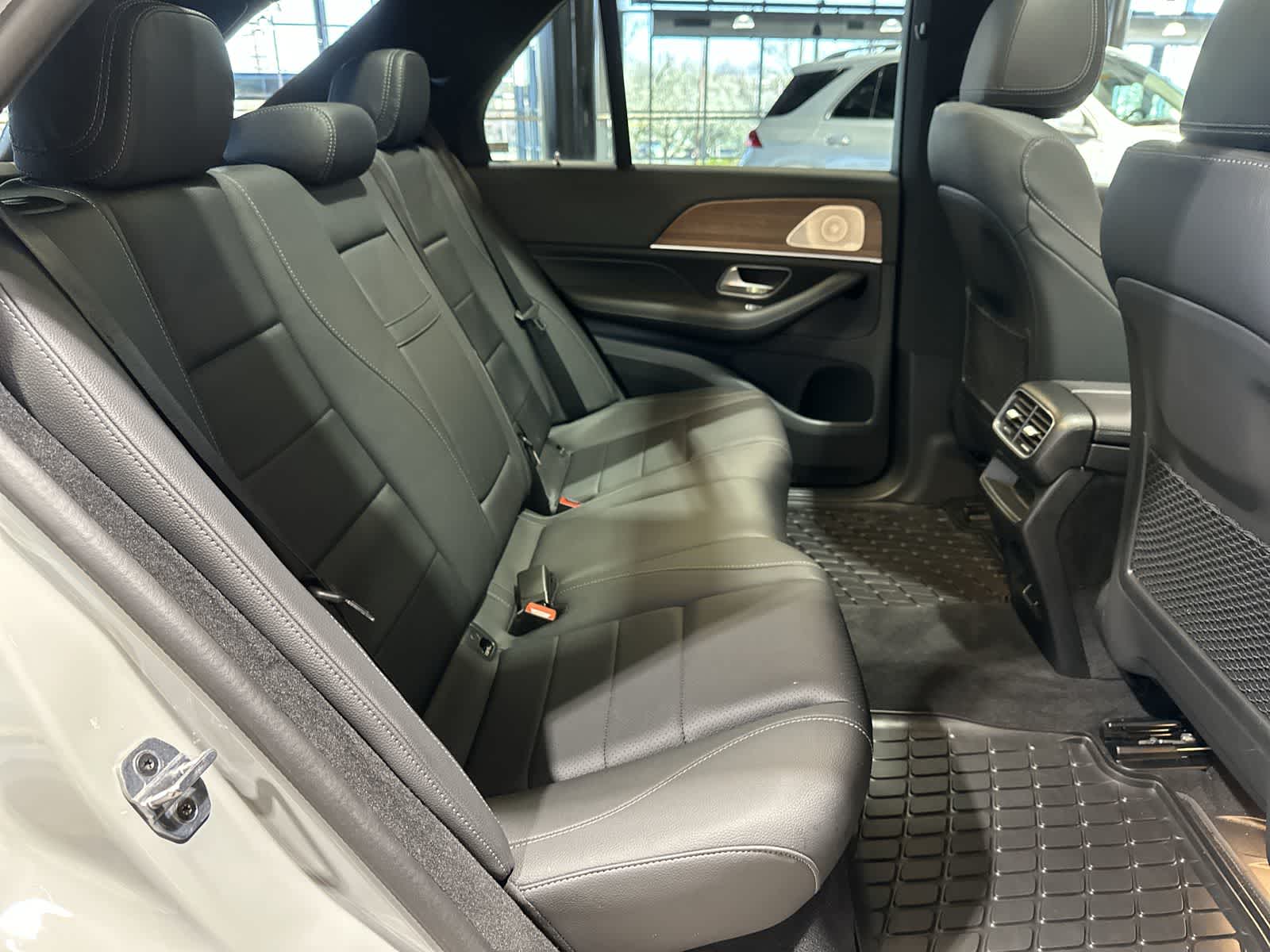 Thumbnail: 2025 Mercedes-Benz GLE - 25