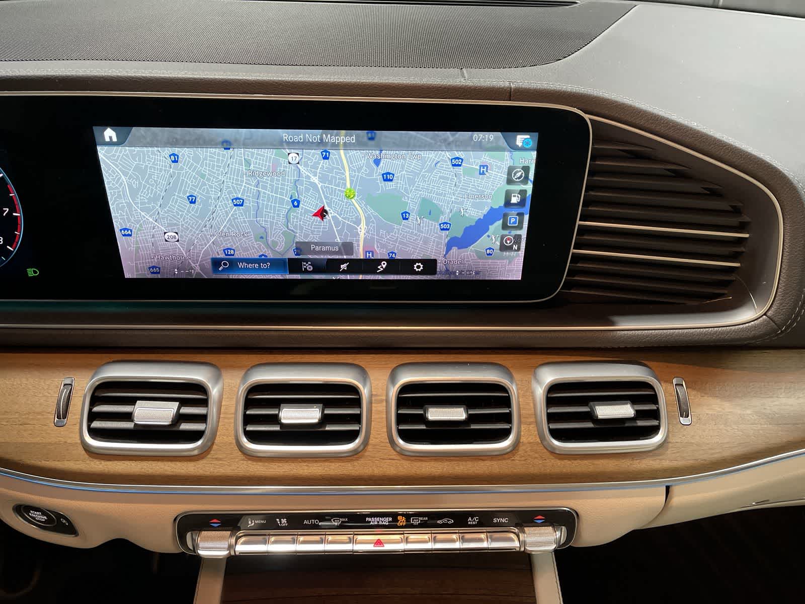 Thumbnail: 2021 Mercedes-Benz GLS - 28