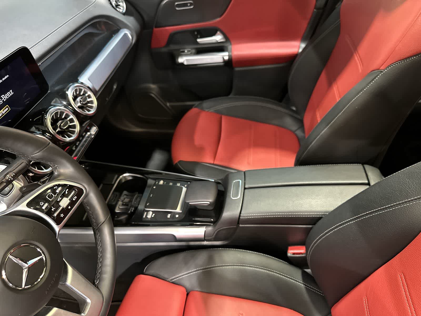 Thumbnail: 2022 Mercedes-Benz GLB - 28
