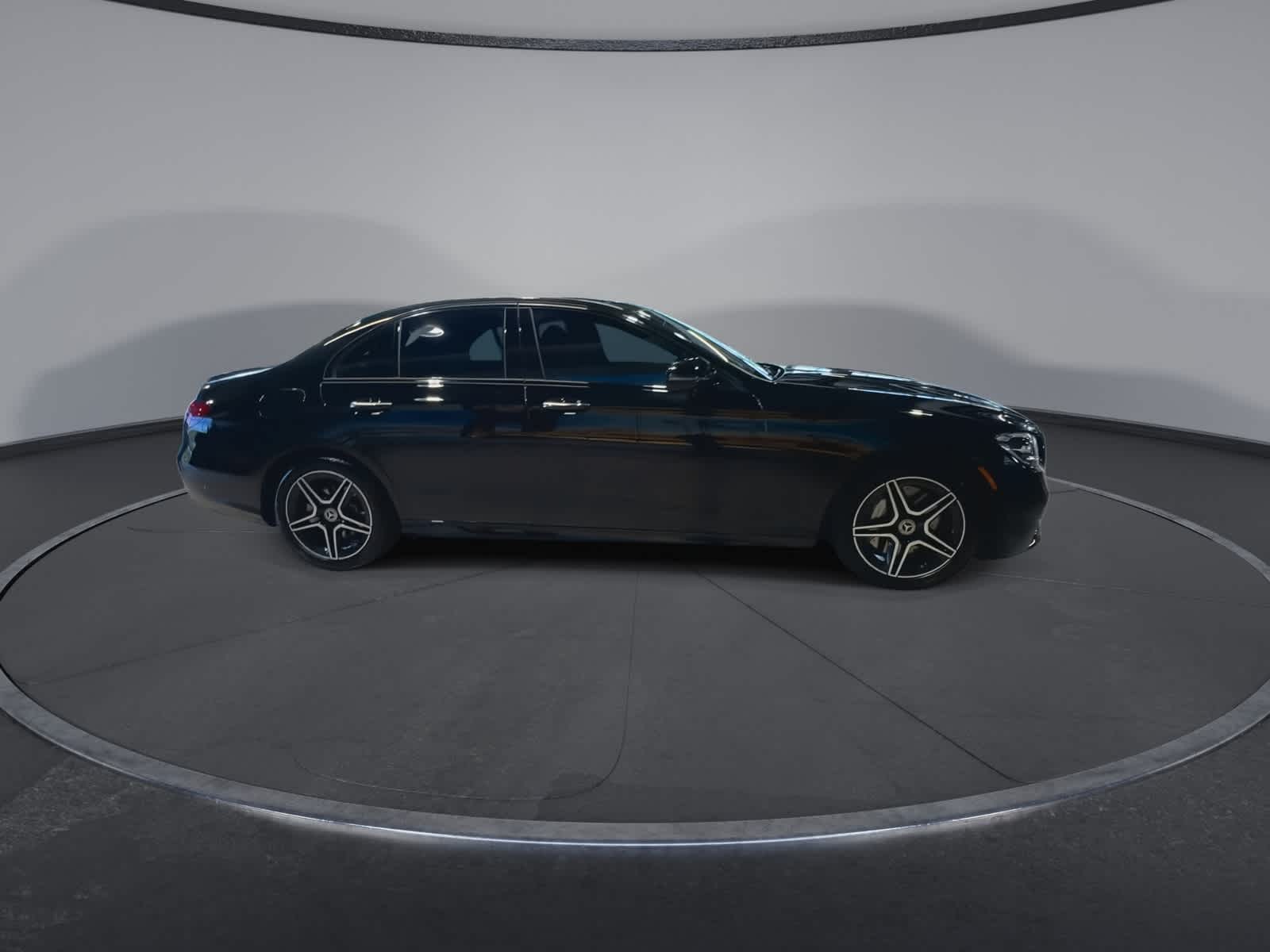 Thumbnail: 2023 Mercedes-Benz E-Class - 3