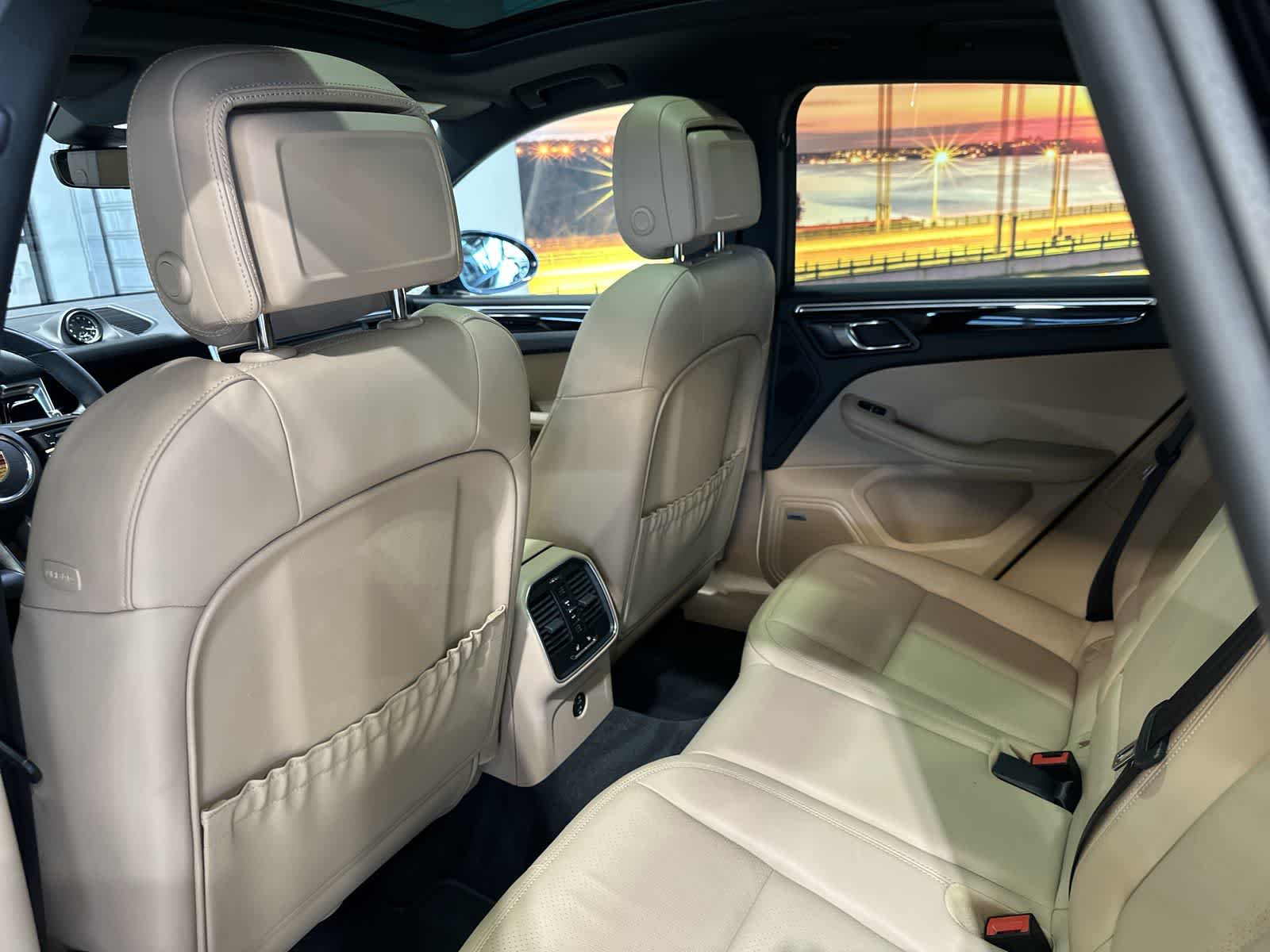 Thumbnail: 2022 Porsche Macan - 24