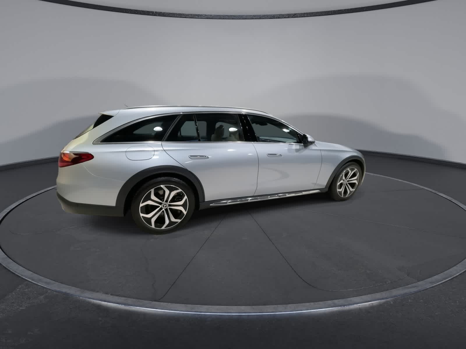 Thumbnail: 2025 Mercedes-Benz E-Class - 12