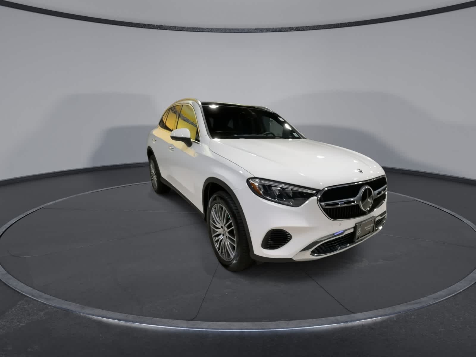 2025 Mercedes Benz GLC 300 4MATIC photo 3