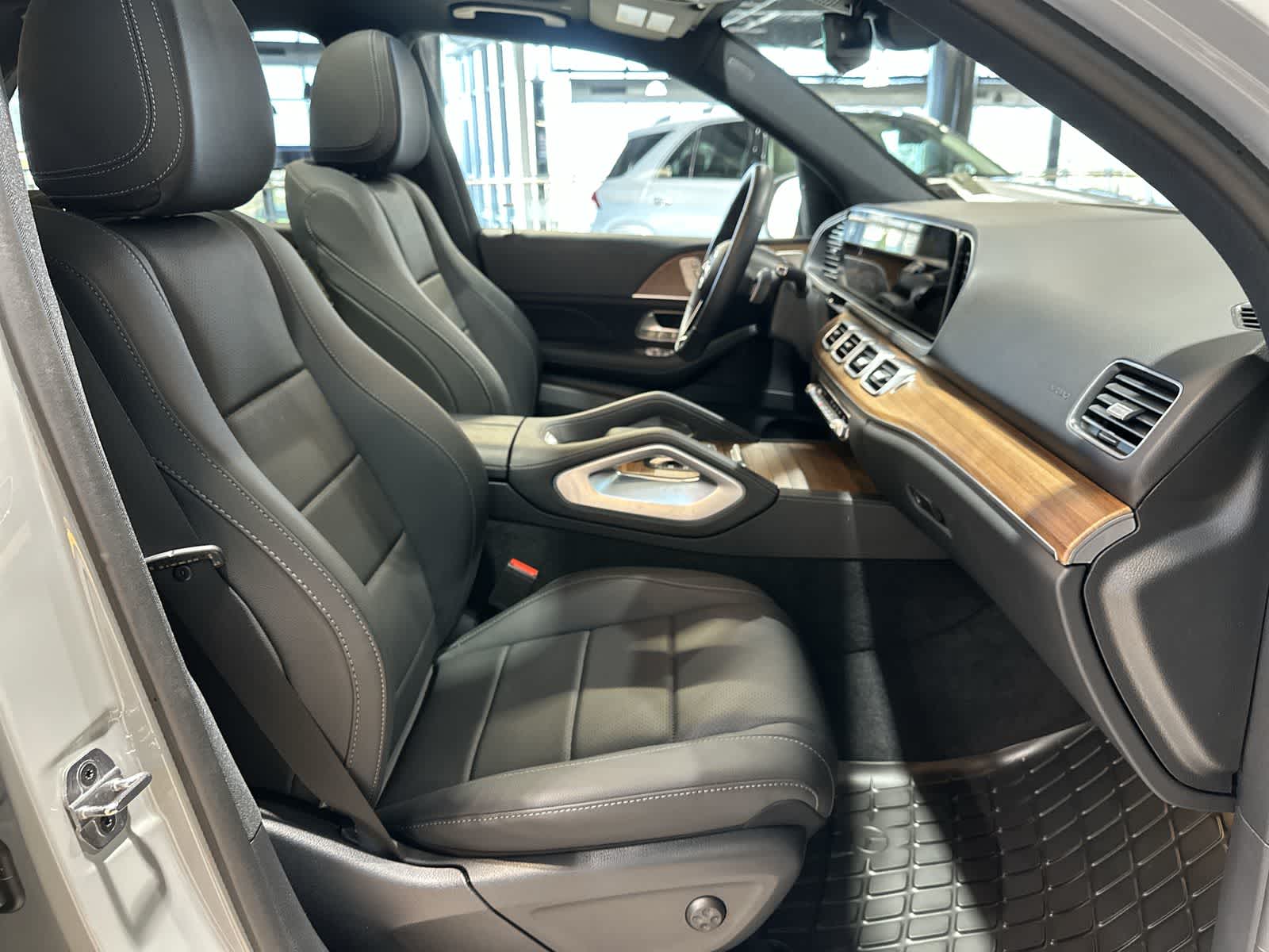 Thumbnail: 2025 Mercedes-Benz GLE - 26