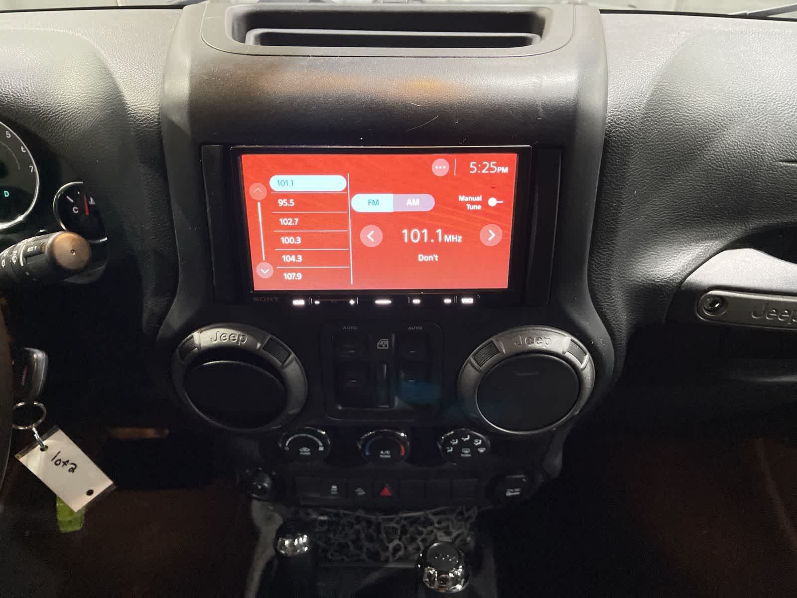 Thumbnail: 2016 Jeep Wrangler - 28