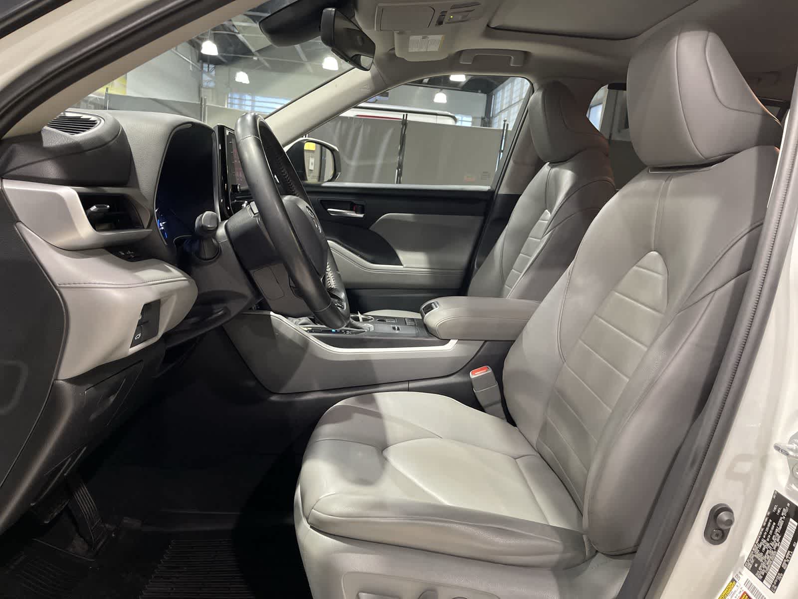 Thumbnail: 2020 Toyota Highlander - 23