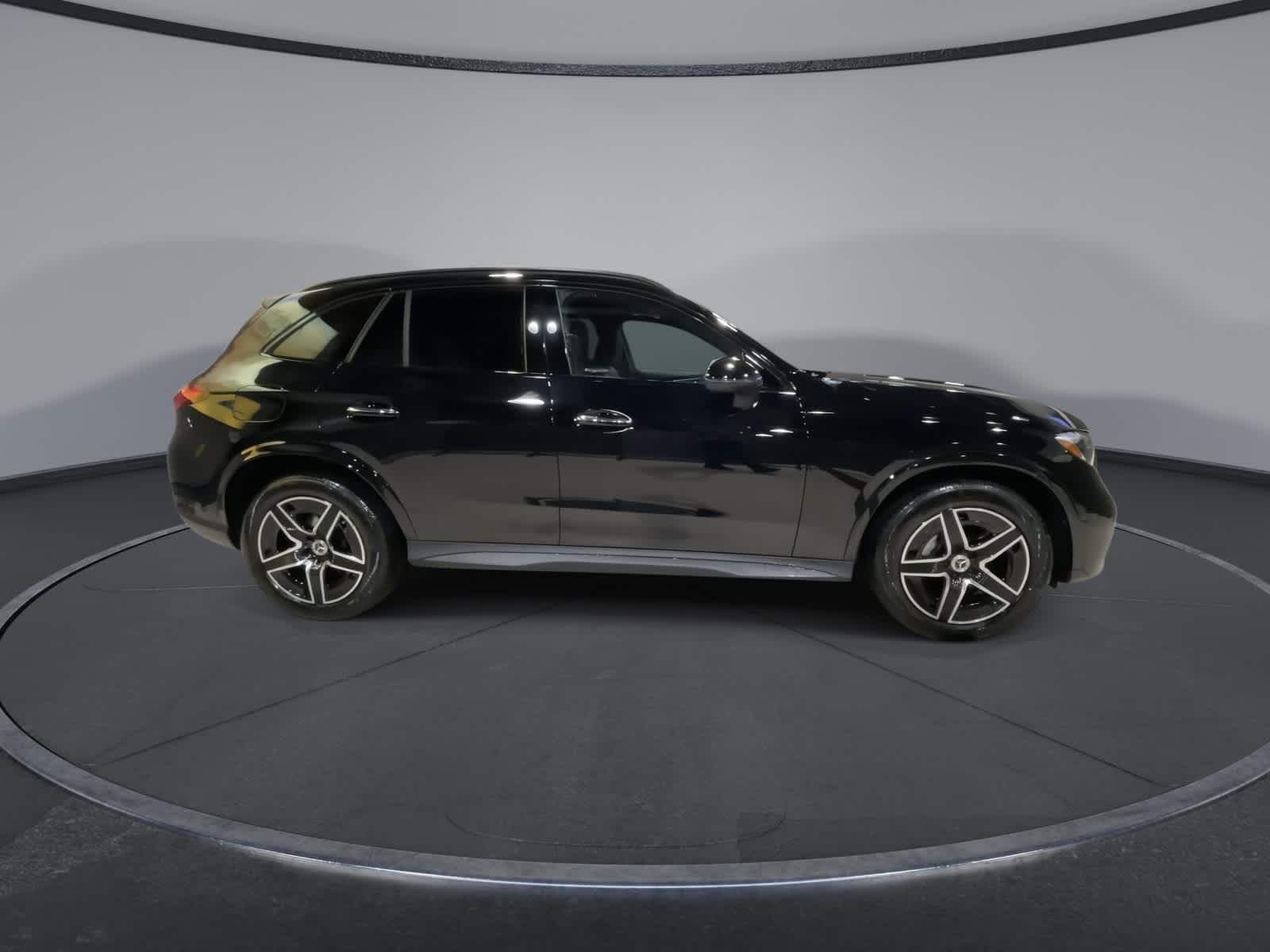 Thumbnail: 2025 Mercedes-Benz GLC - 13