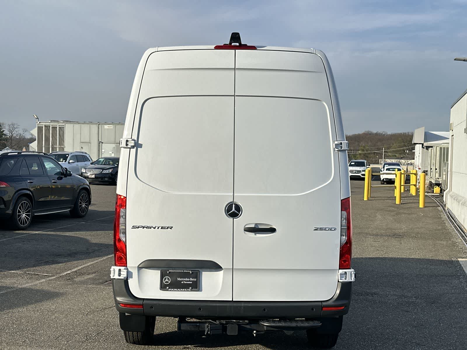 Thumbnail: 2025 Mercedes-Benz Sprinter - 17