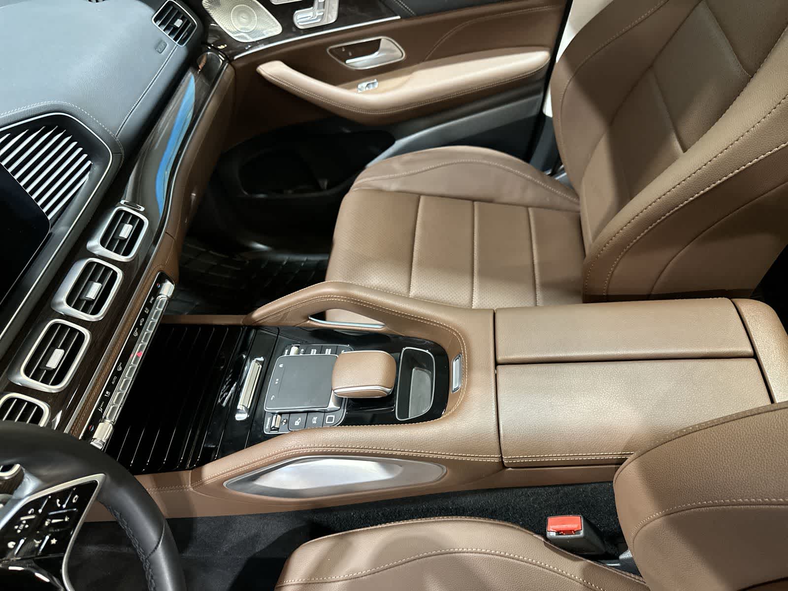 Thumbnail: 2025 Mercedes-Benz GLE - 28