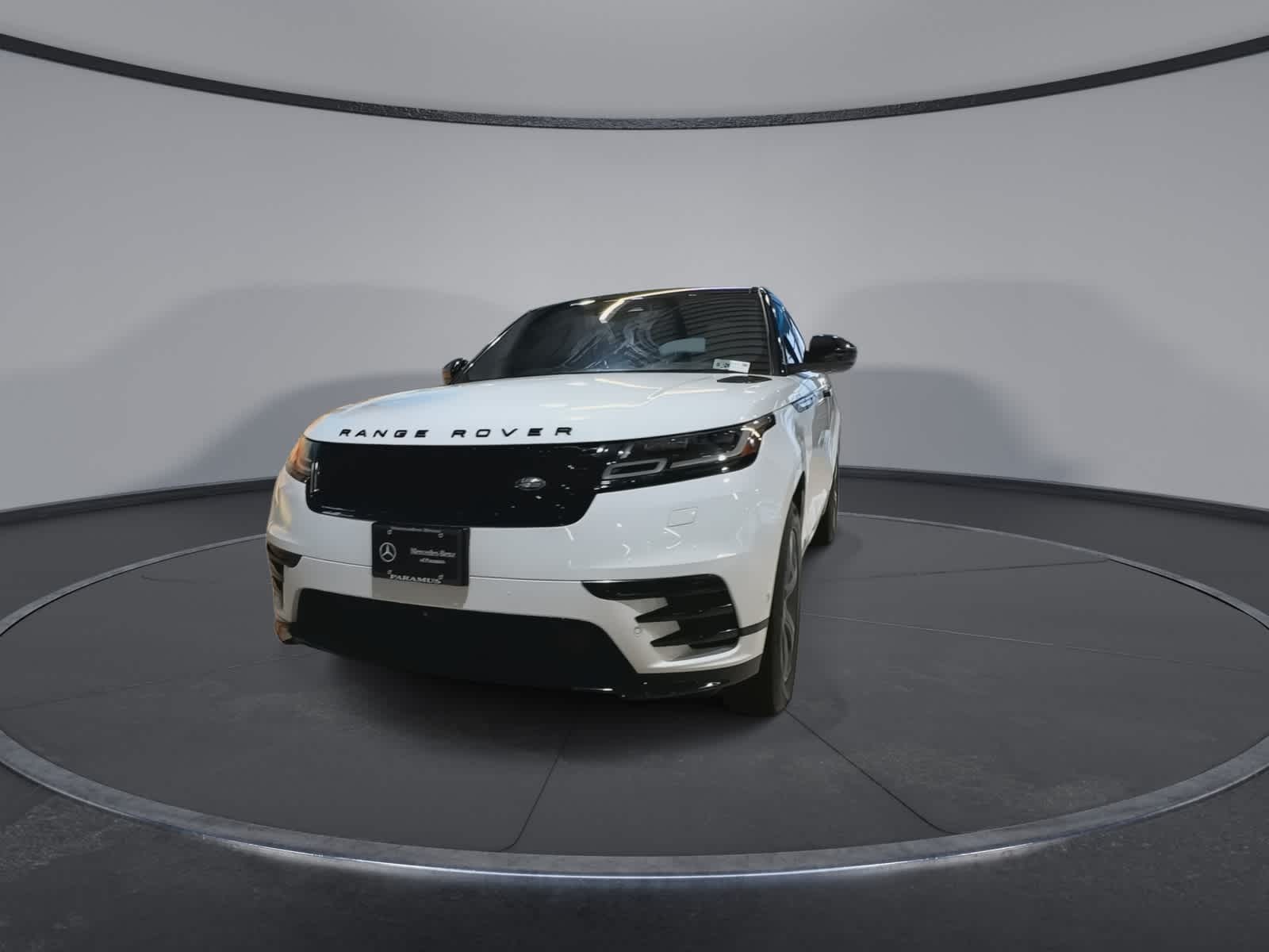 Thumbnail: 2021 Land Rover Range Rover Velar - 4