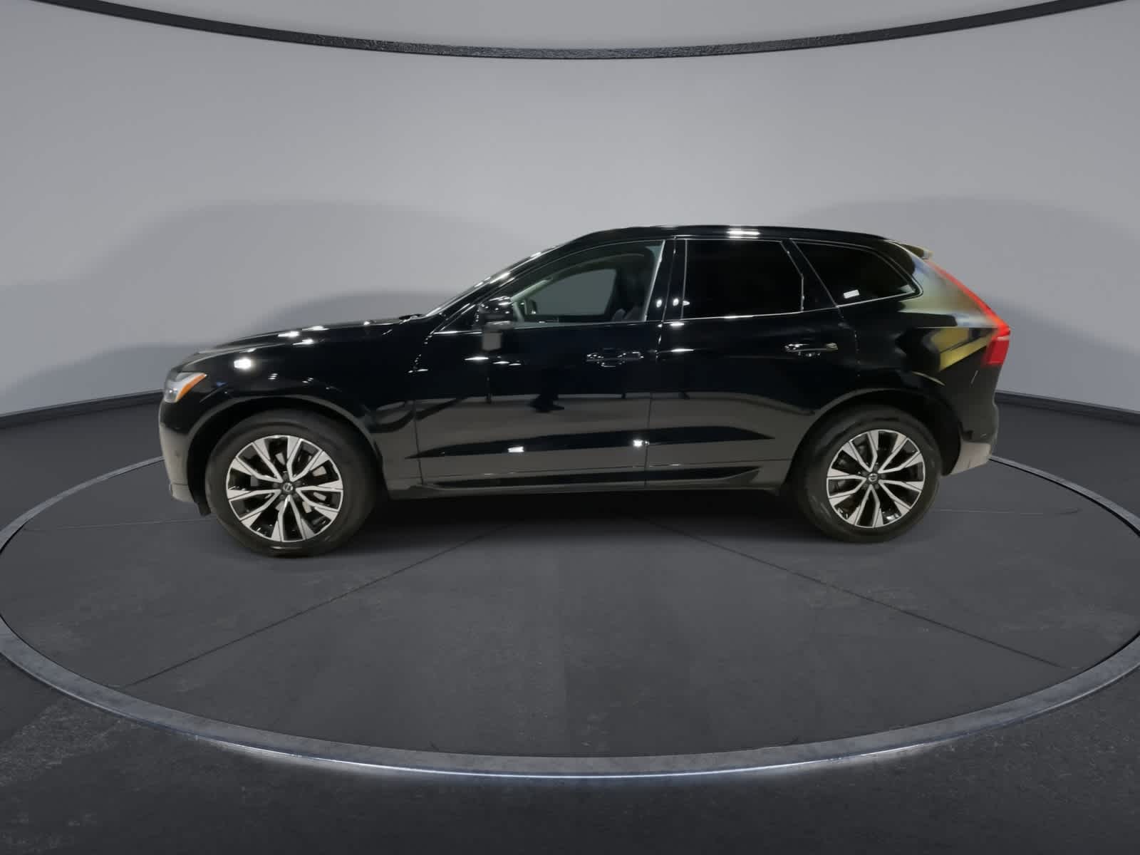 Thumbnail: 2023 Volvo XC60 - 7