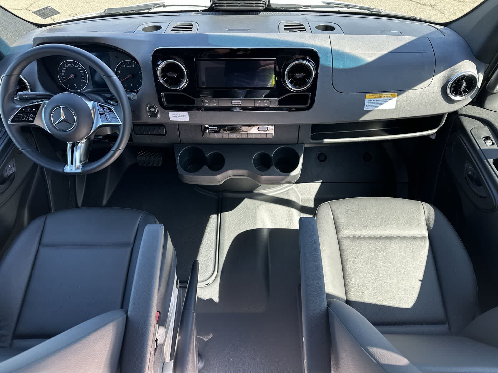 Thumbnail: 2025 Mercedes-Benz Sprinter - 22