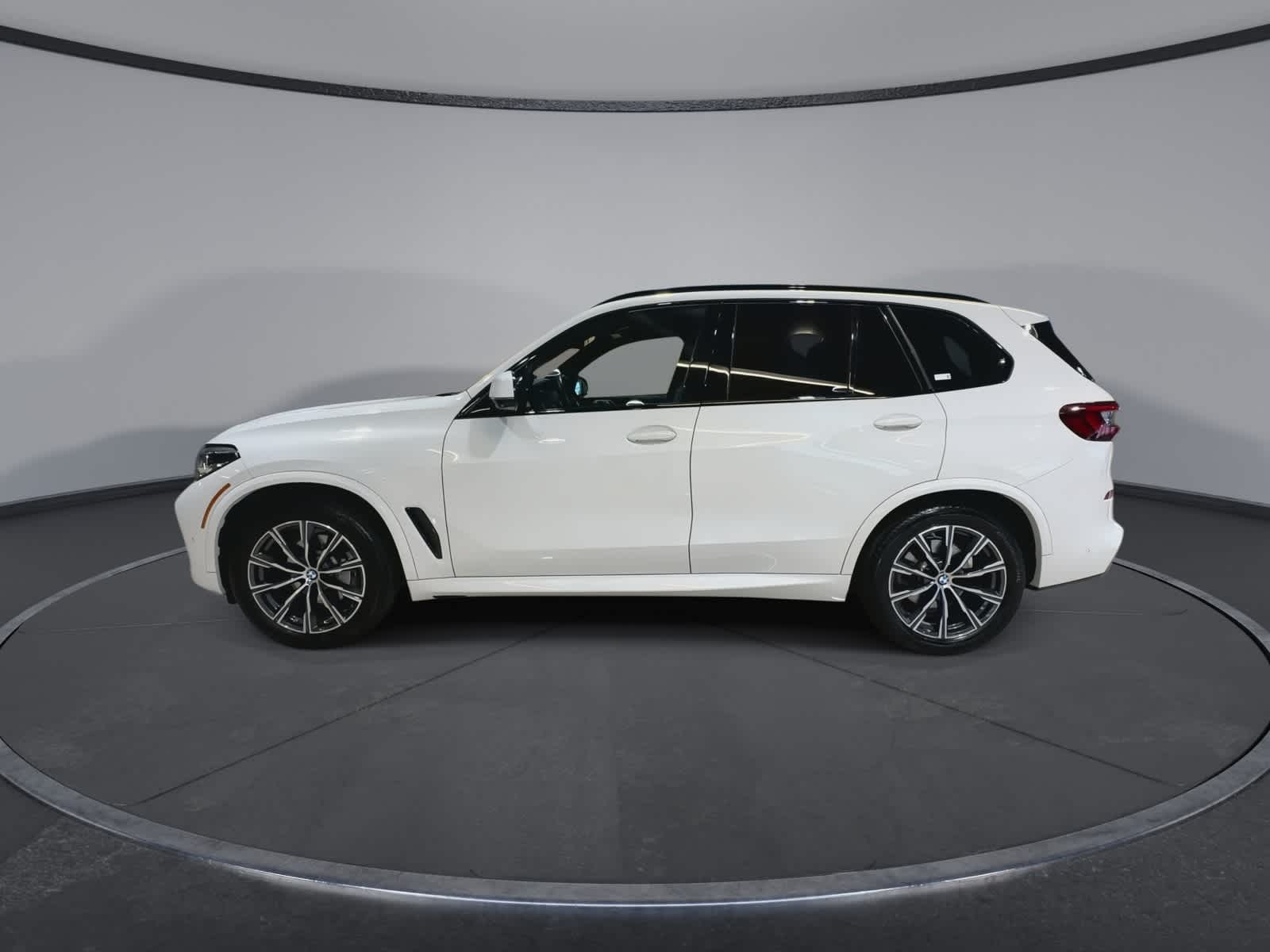 Thumbnail: 2021 BMW X5 - 7