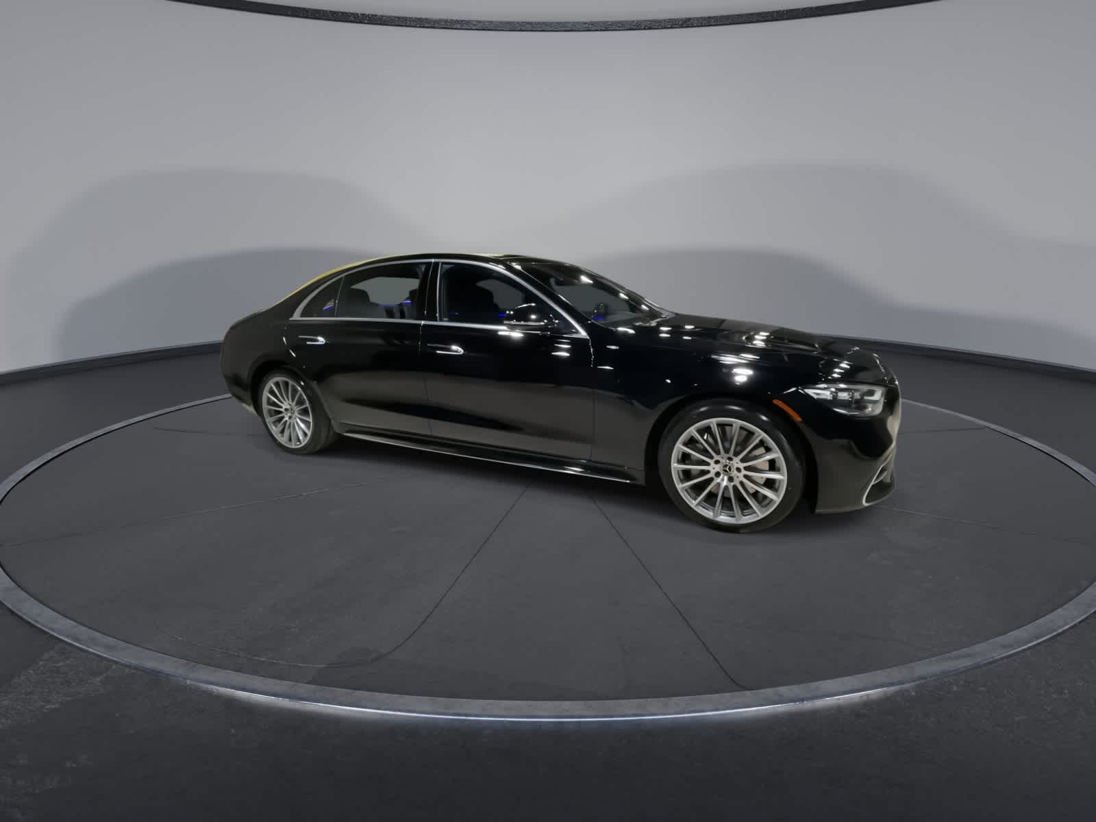 Thumbnail: 2023 Mercedes-Benz S-Class - 2