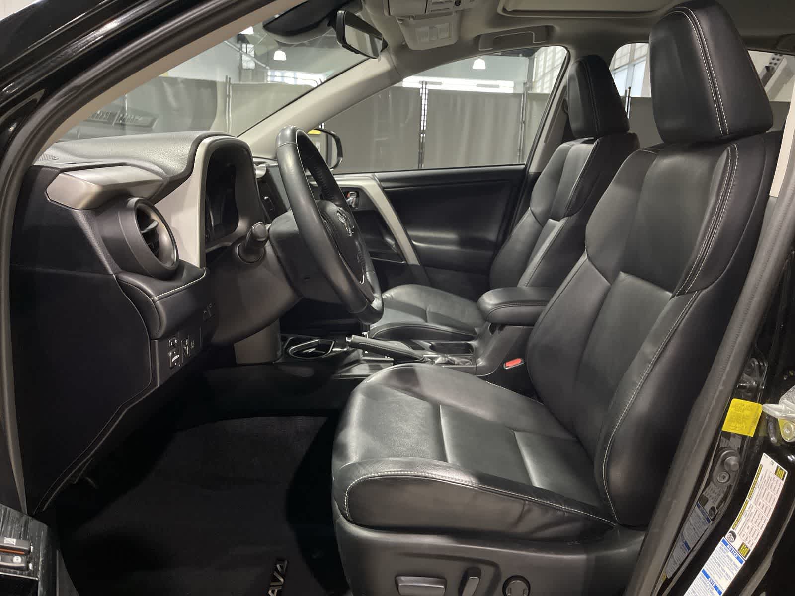 Thumbnail: 2016 Toyota RAV4 - 23