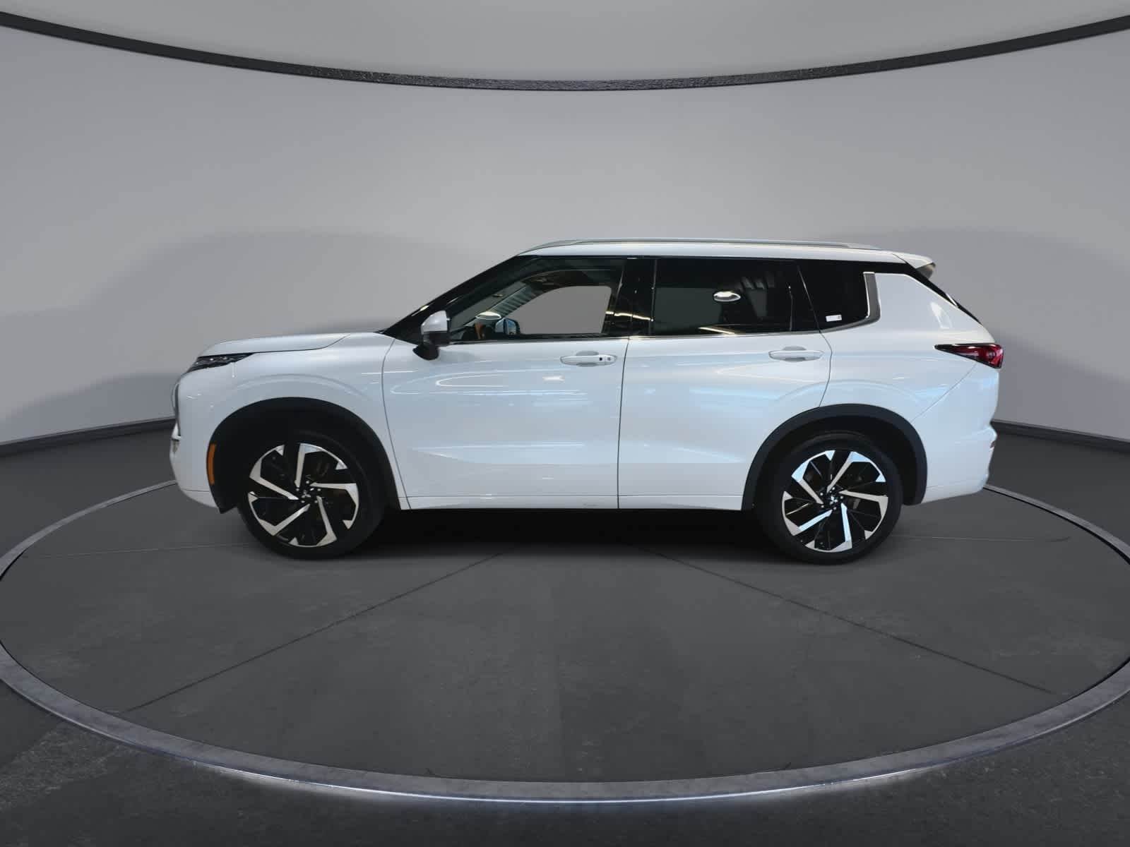 Thumbnail: 2022 Mitsubishi Outlander - 7