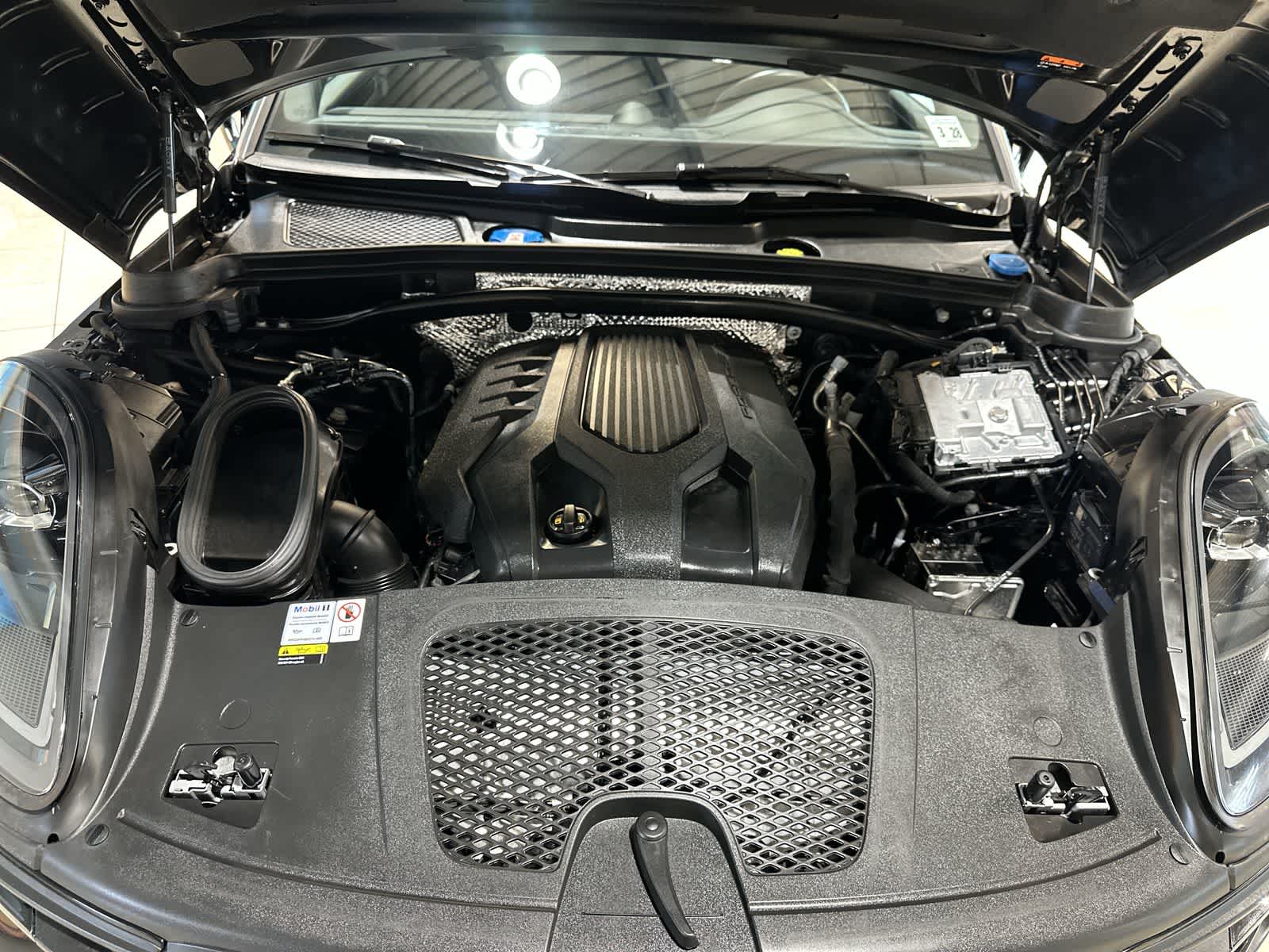 Thumbnail: 2023 Porsche Macan - 21