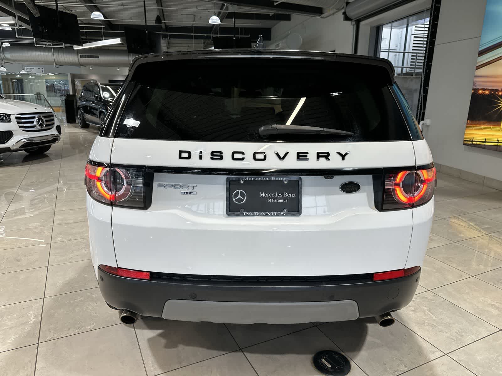 Thumbnail: 2017 Land Rover Discovery Sport - 17