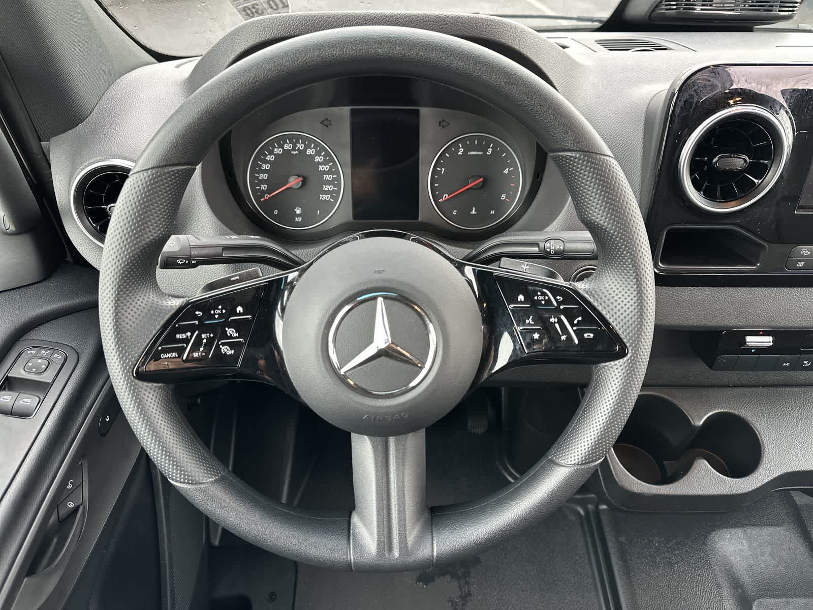 Thumbnail: 2025 Mercedes-Benz Sprinter - 27