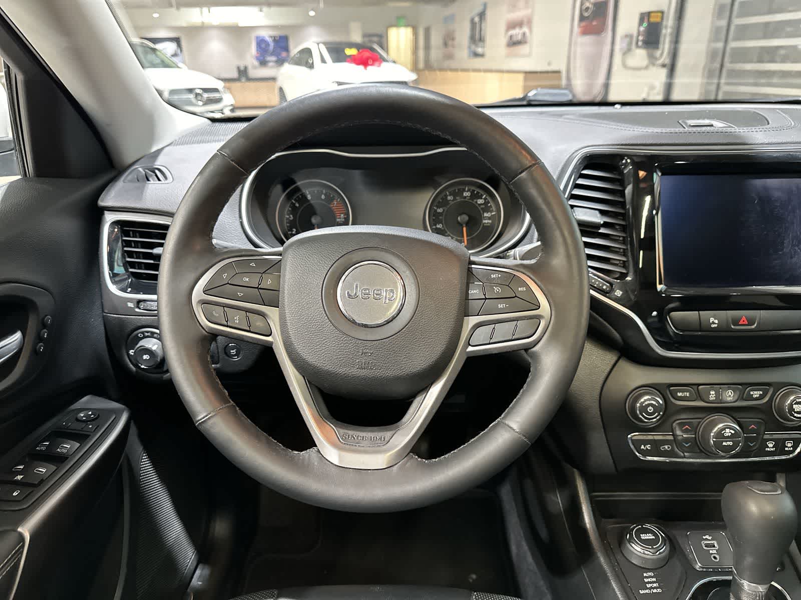 Thumbnail: 2019 Jeep Cherokee - 27