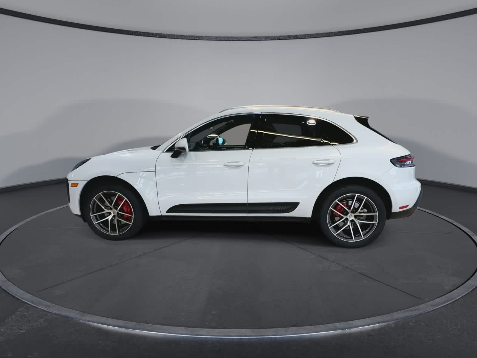 Thumbnail: 2023 Porsche Macan - 7