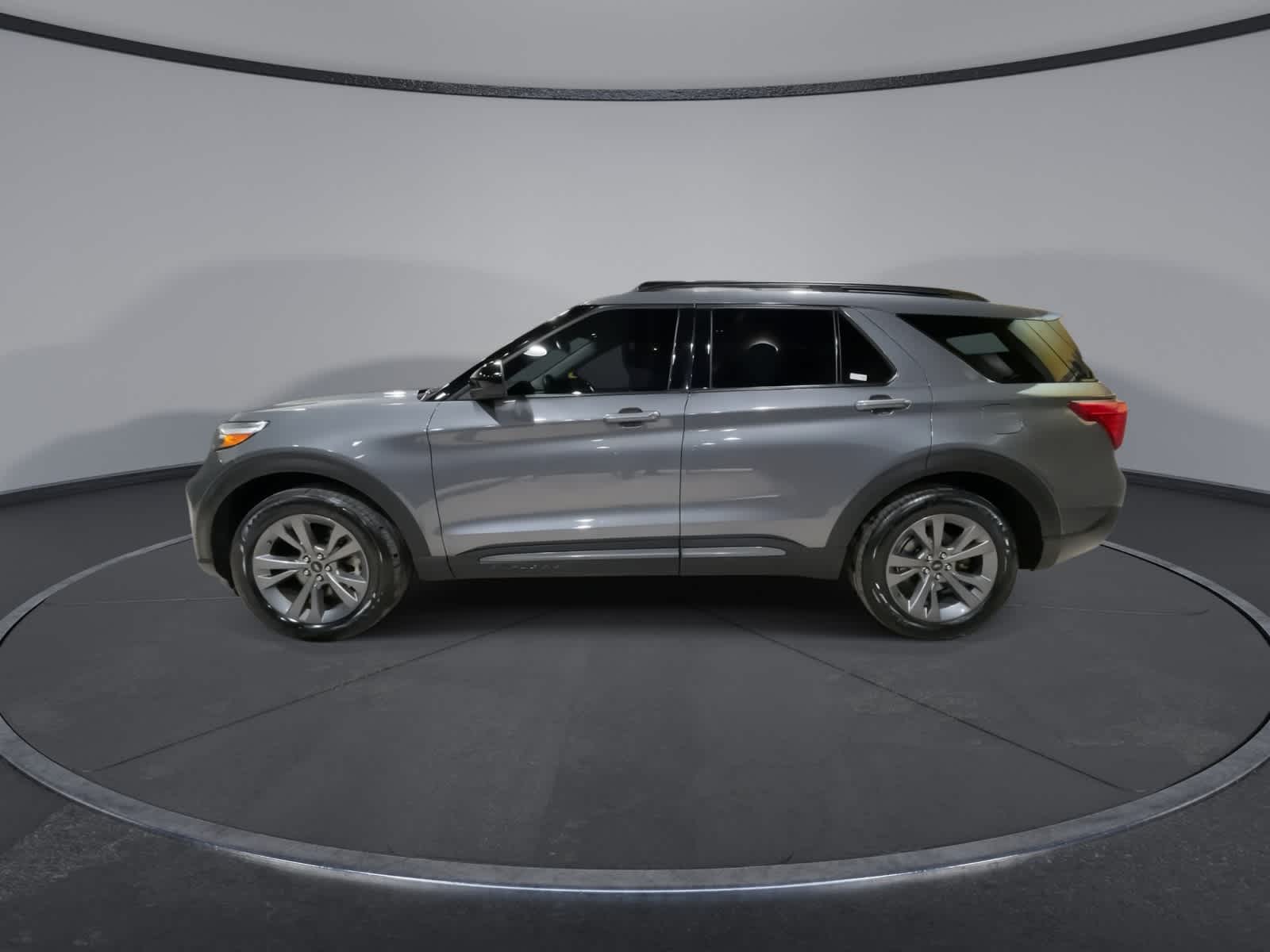 Thumbnail: 2022 Ford Explorer - 7