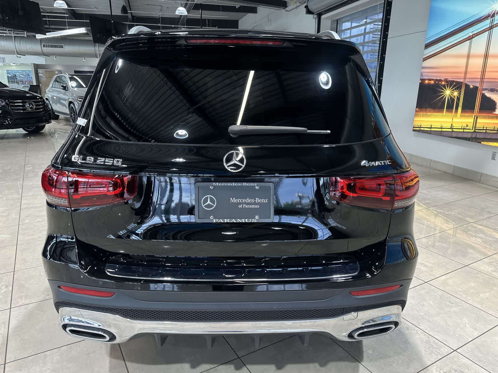 Thumbnail: 2022 Mercedes-Benz GLB - 17