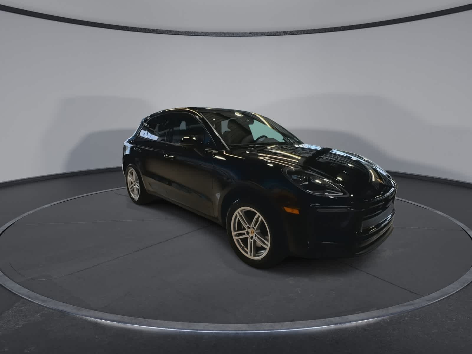 Thumbnail: 2023 Porsche Macan - 2