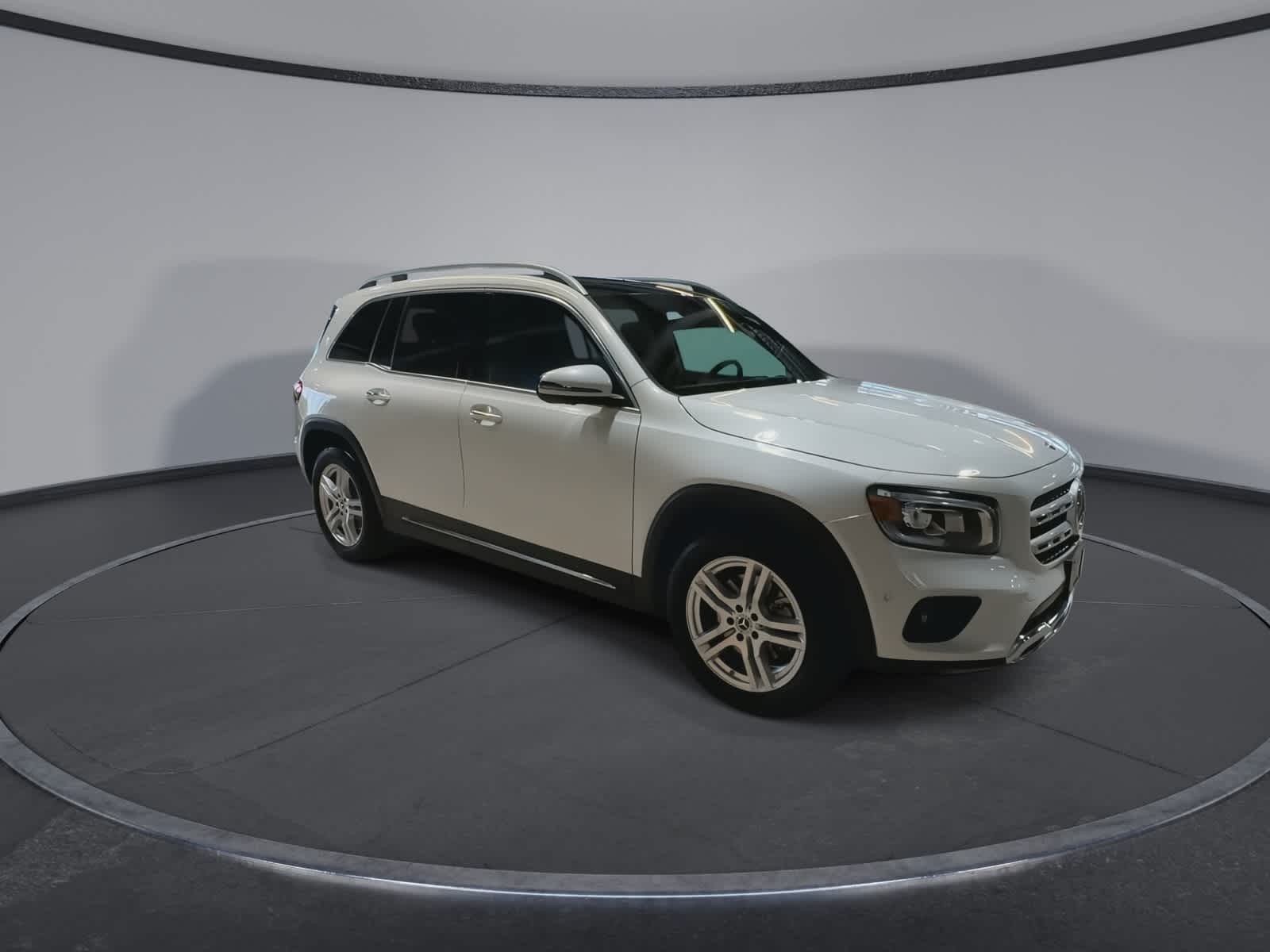 Thumbnail: 2020 Mercedes-Benz GLB - 2