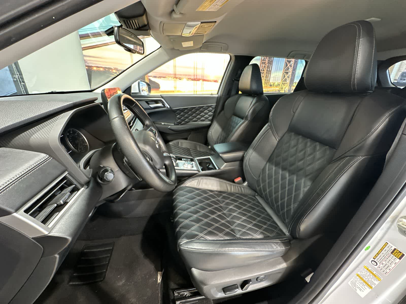 Thumbnail: 2022 Mitsubishi Outlander - 23