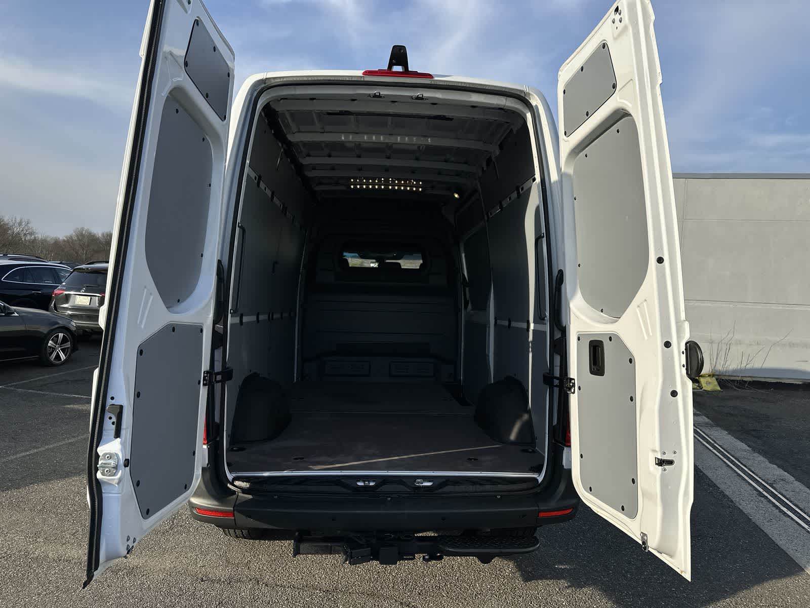 Thumbnail: 2025 Mercedes-Benz Sprinter - 30