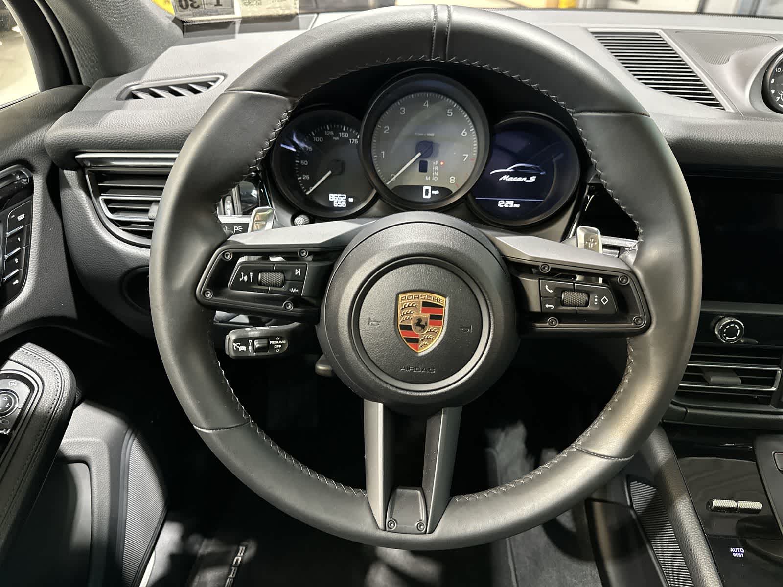 Thumbnail: 2025 Porsche Macan - 27