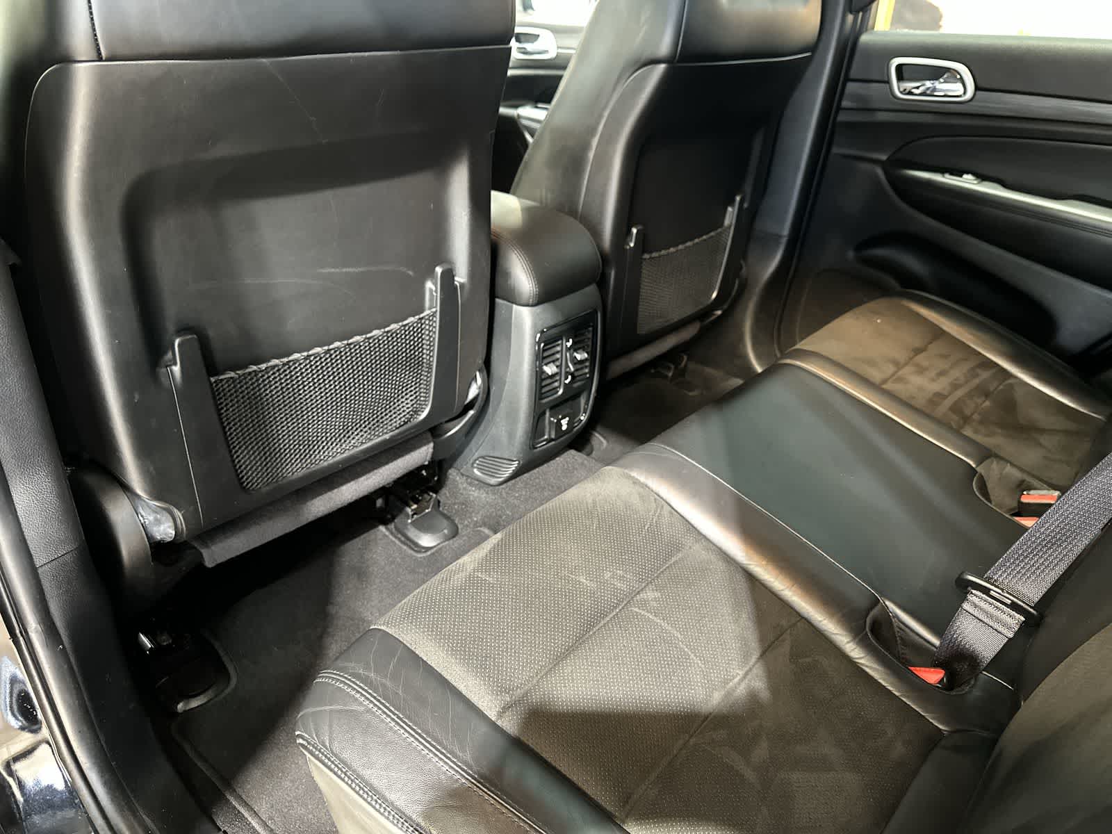 Thumbnail: 2020 Jeep Grand Cherokee - 24