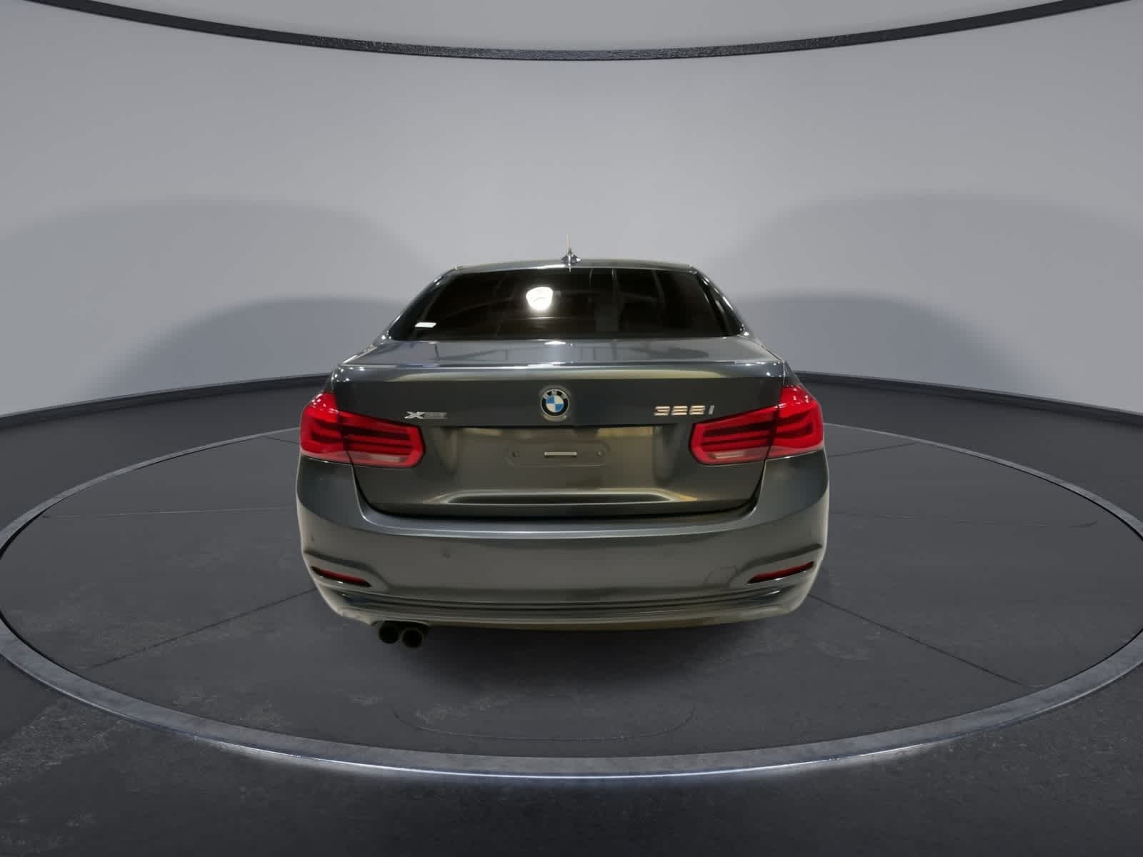 Thumbnail: 2016 BMW 3 Series - 11