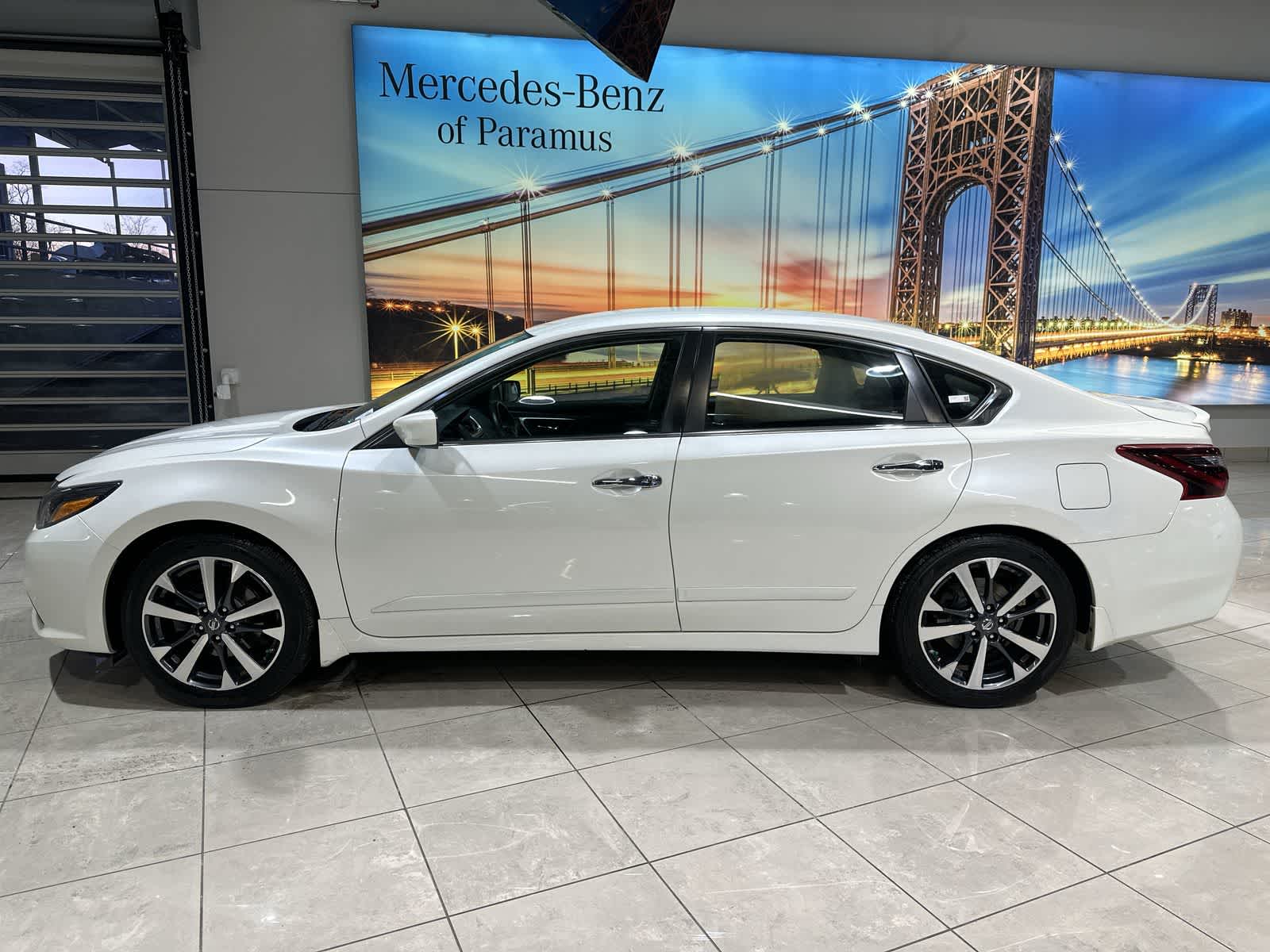 Thumbnail: 2017 Nissan Altima - 15