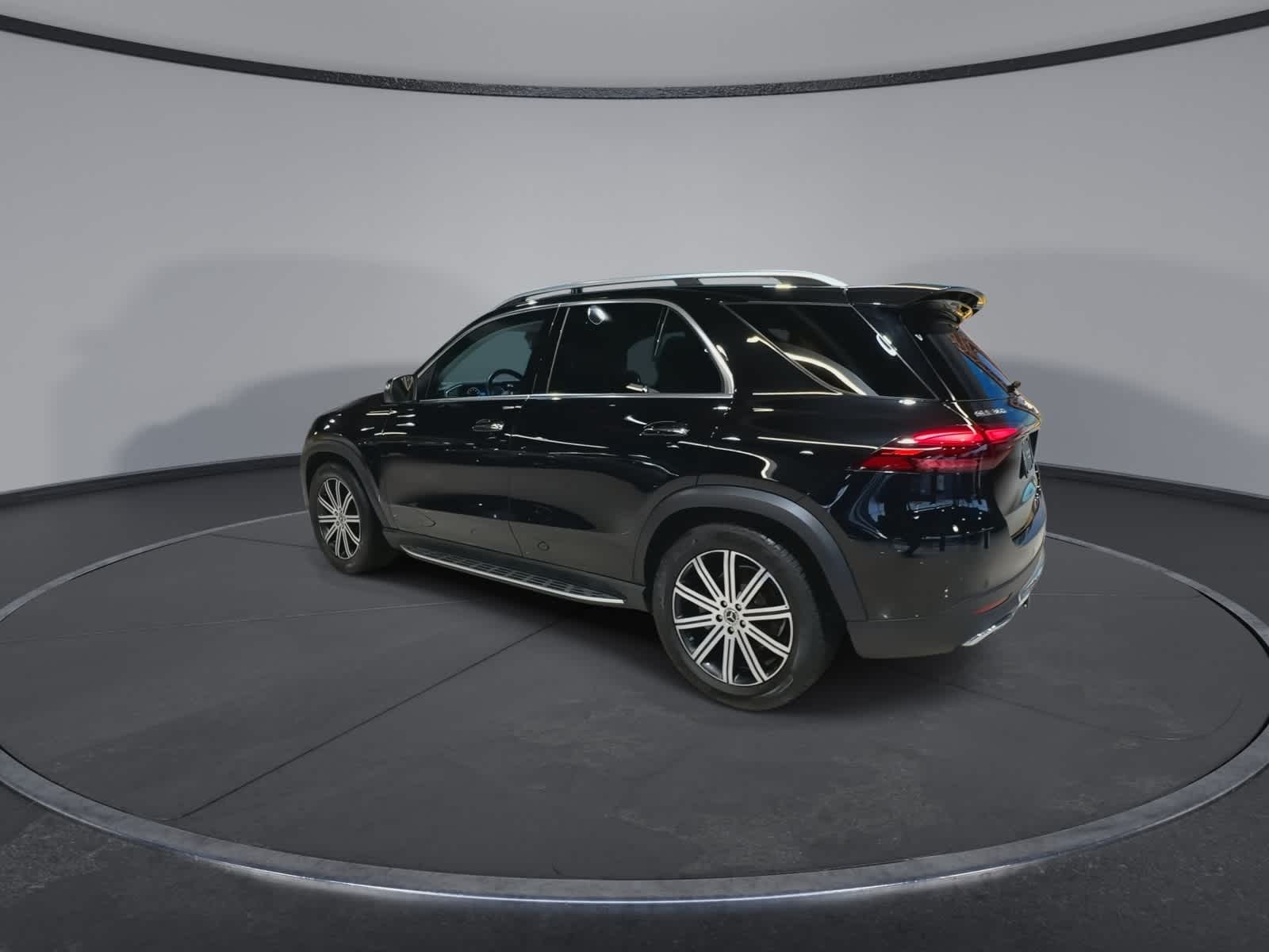 Thumbnail: 2026 Mercedes-Benz GLE - 8