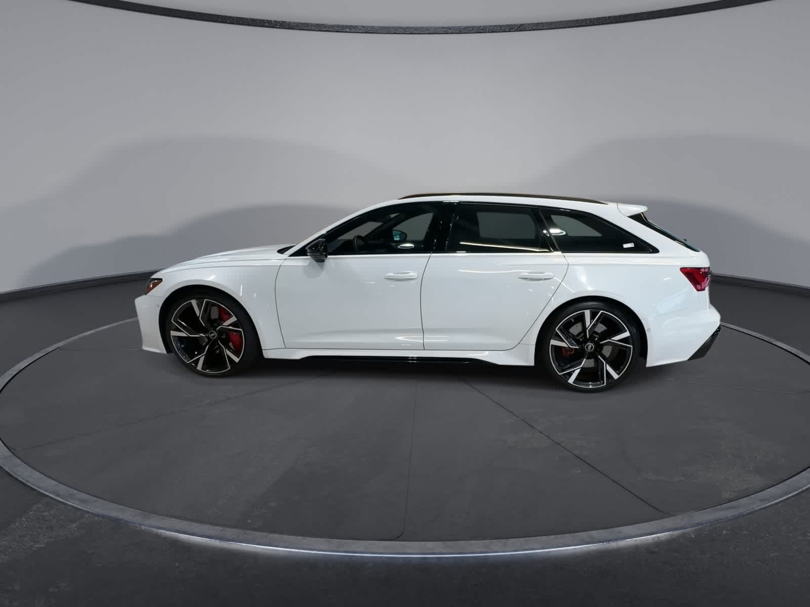 Thumbnail: 2023 Audi RS 6 - 10