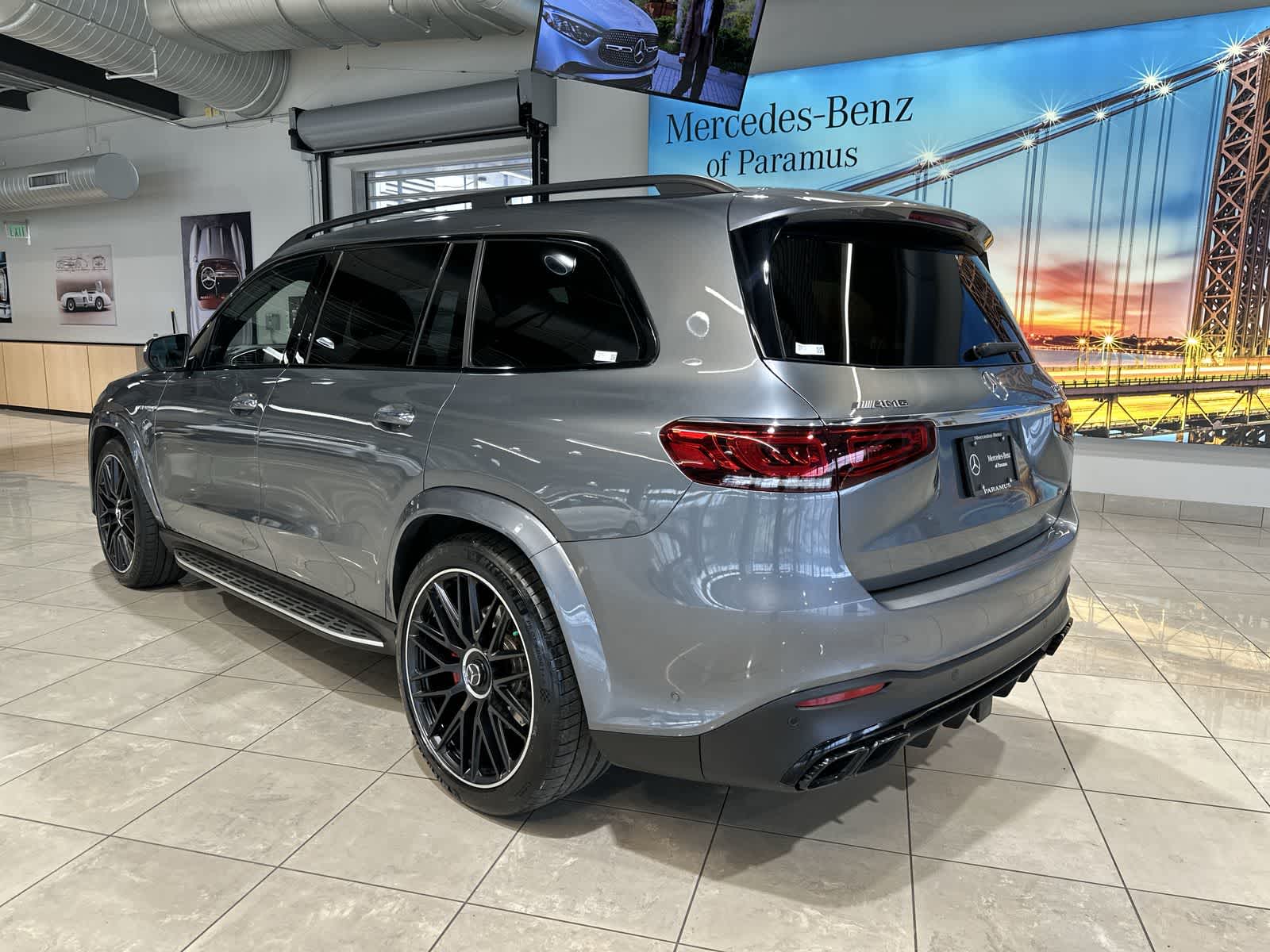 Thumbnail: 2023 Mercedes-Benz GL-Class - 16