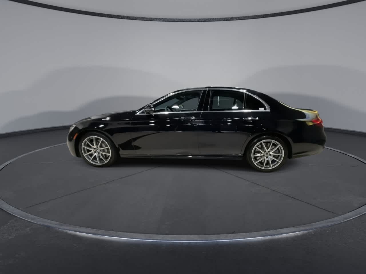 Thumbnail: 2022 Mercedes-Benz E-Class - 5