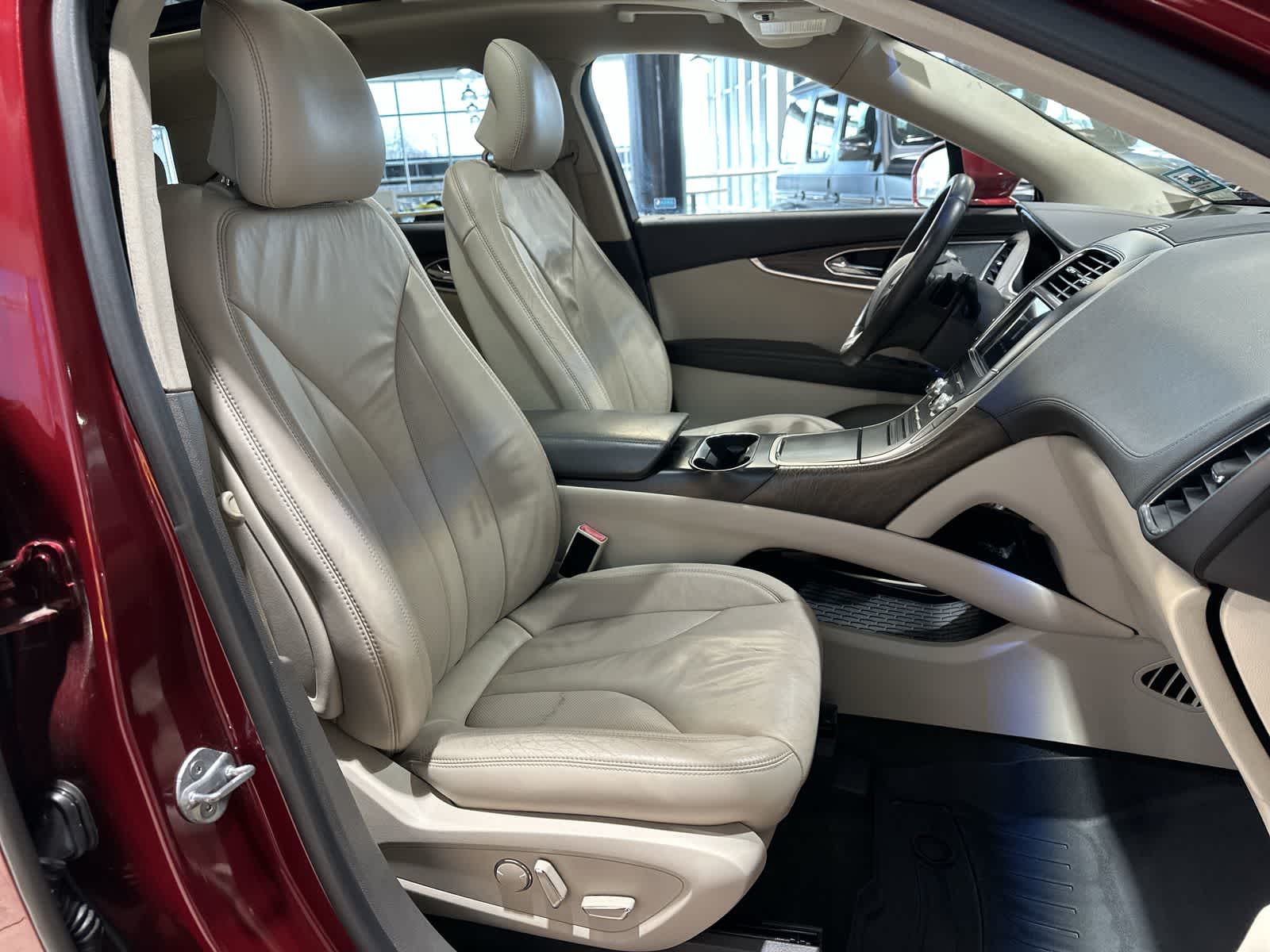 Thumbnail: 2016 Lincoln MKX - 26