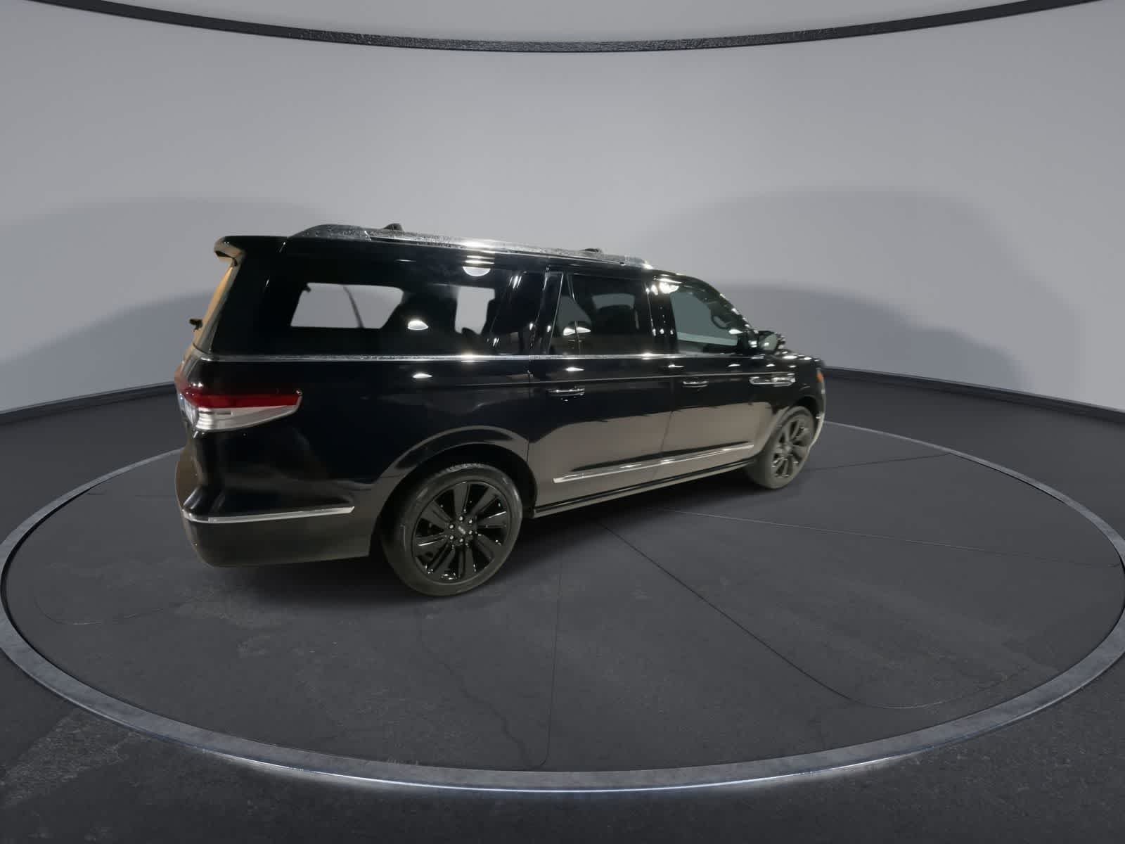 Thumbnail: 2023 Lincoln Navigator L - 11