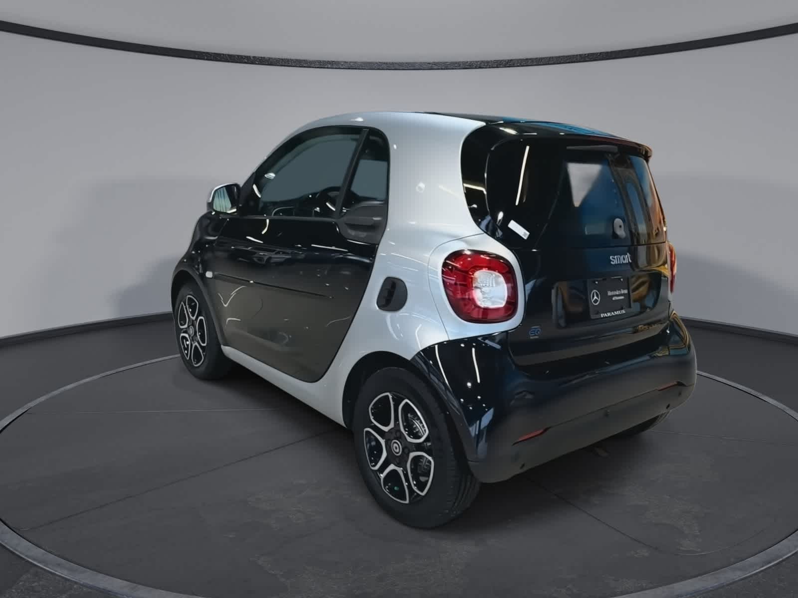 Thumbnail: 2018 smart fortwo - 7