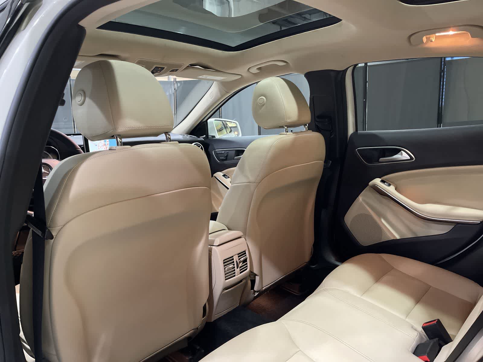 Thumbnail: 2015 Mercedes-Benz GLA - 24