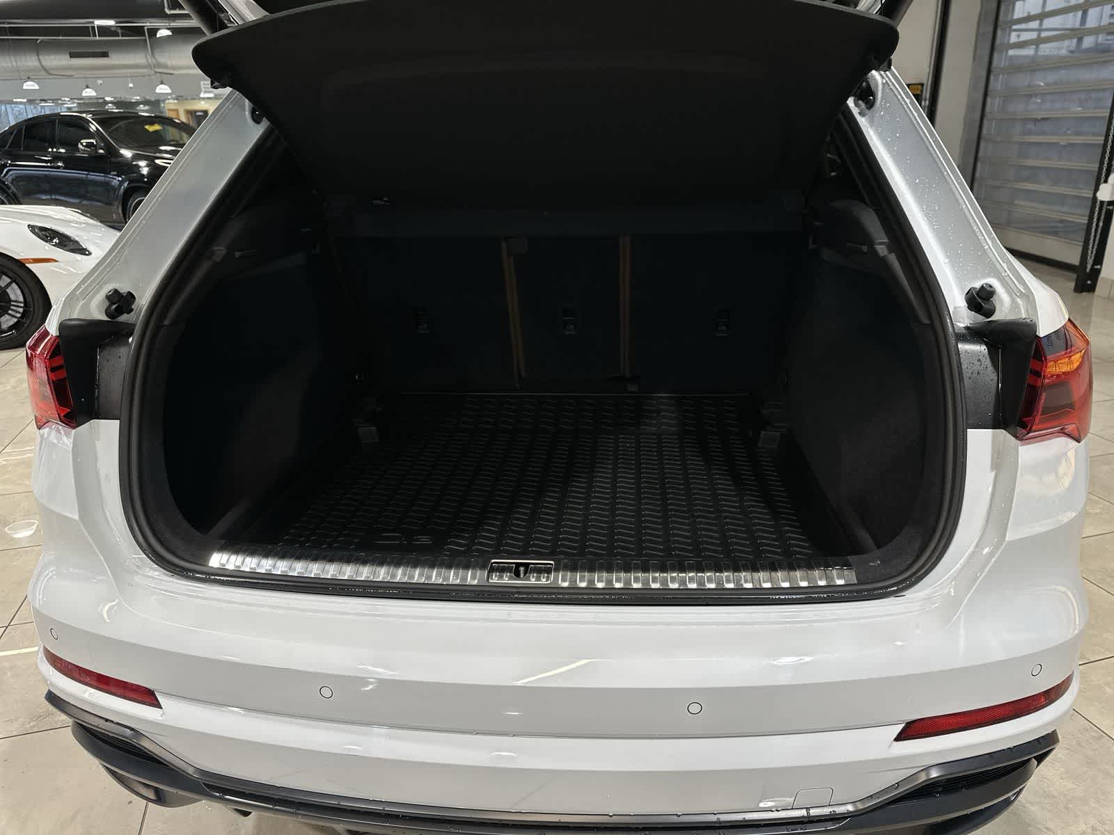 Thumbnail: 2022 Audi Q3 - 31