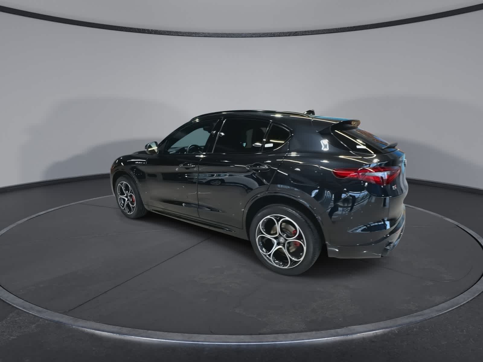 Thumbnail: 2022 Alfa Romeo Stelvio - 8