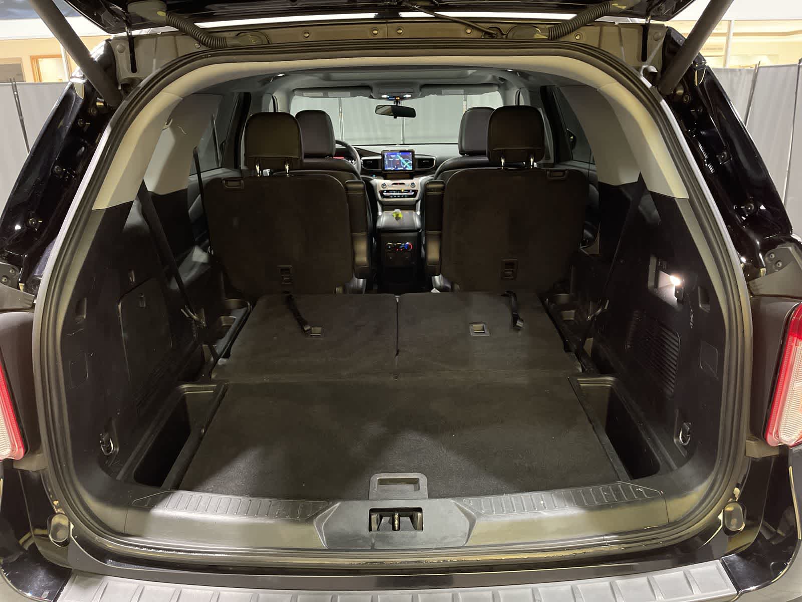 Thumbnail: 2020 Ford Explorer - 31