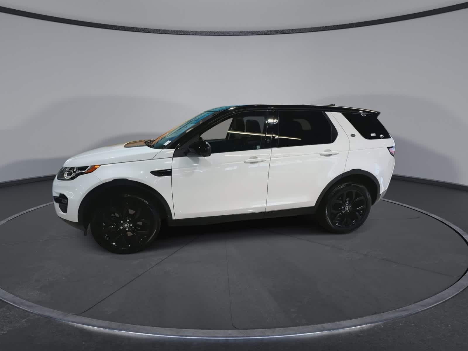 Thumbnail: 2017 Land Rover Discovery Sport - 6