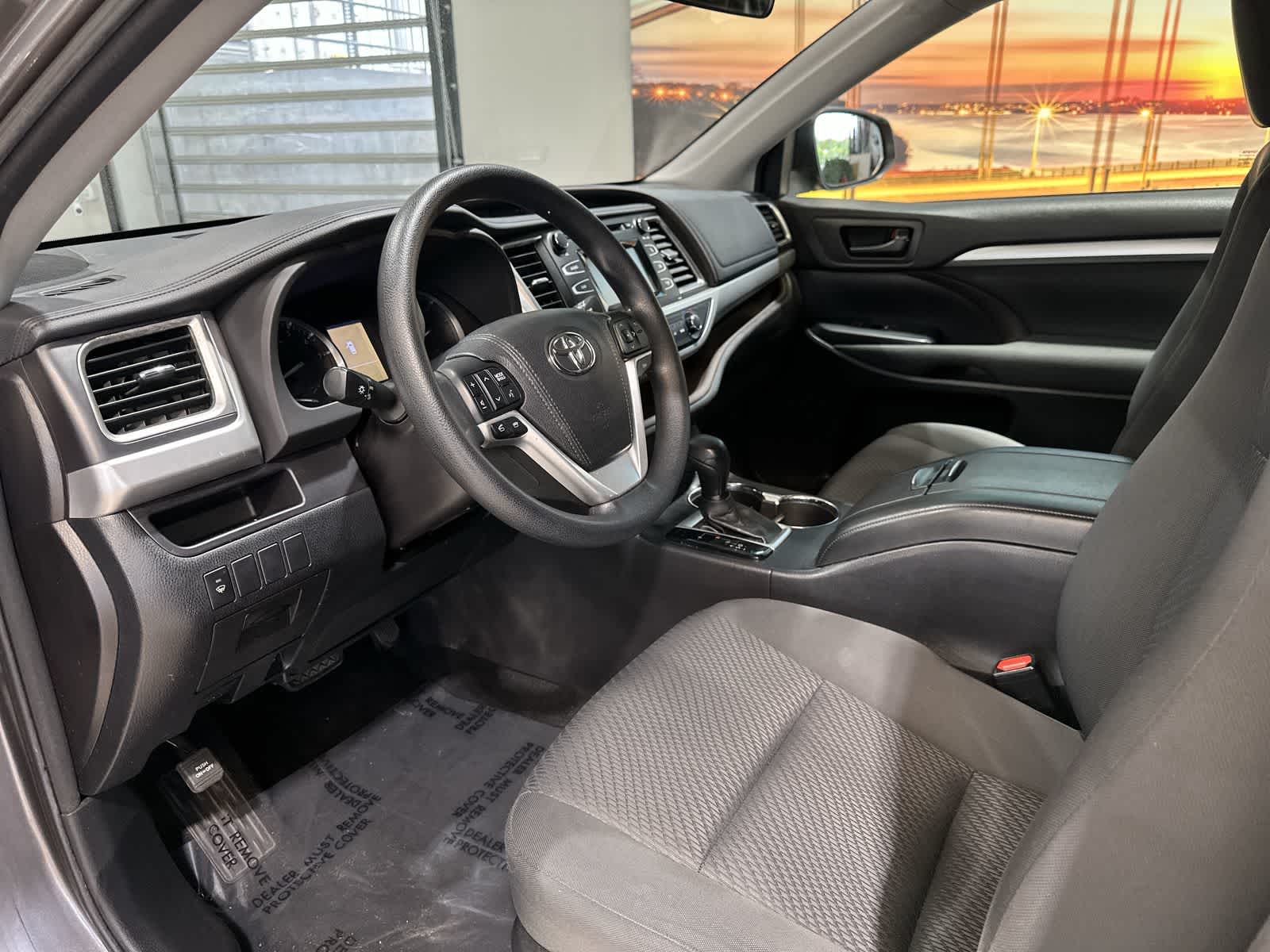 Thumbnail: 2016 Toyota Highlander - 14
